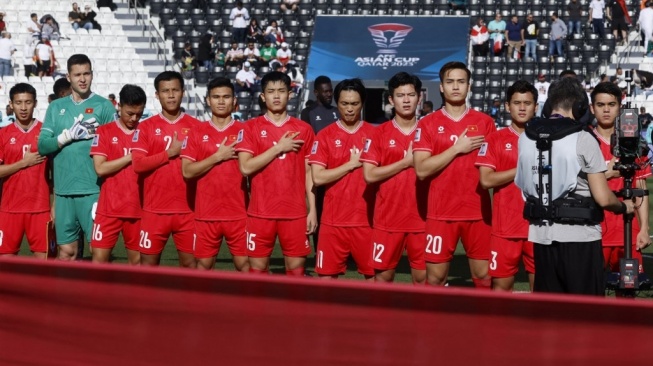 Para pemain Timnas Vietnam berlaga di Piala Asia 2023 Qatar. [KARIM JAAFAR / AFP]